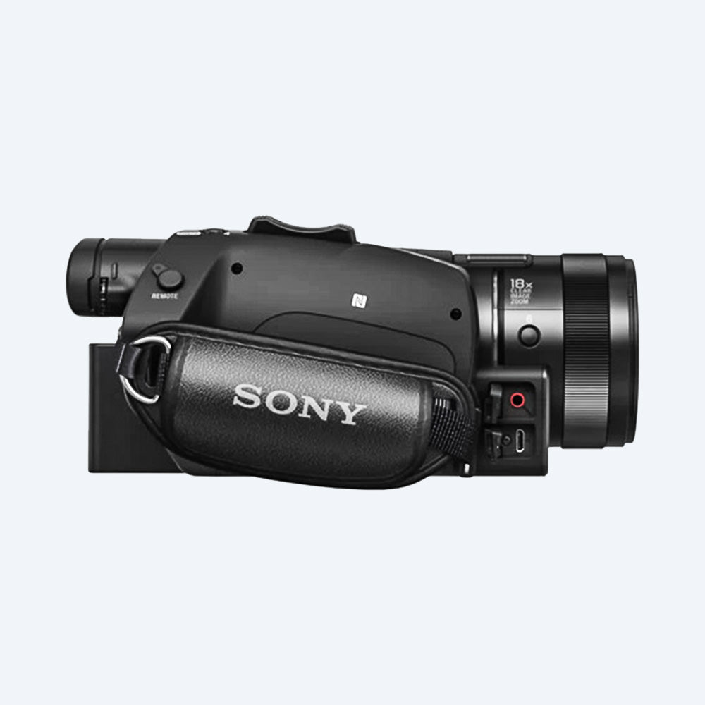 FDR-AX700