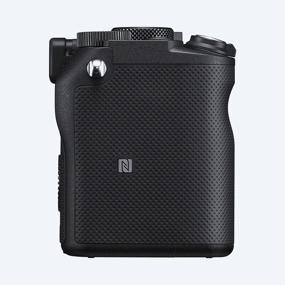 ILCE-7CLB